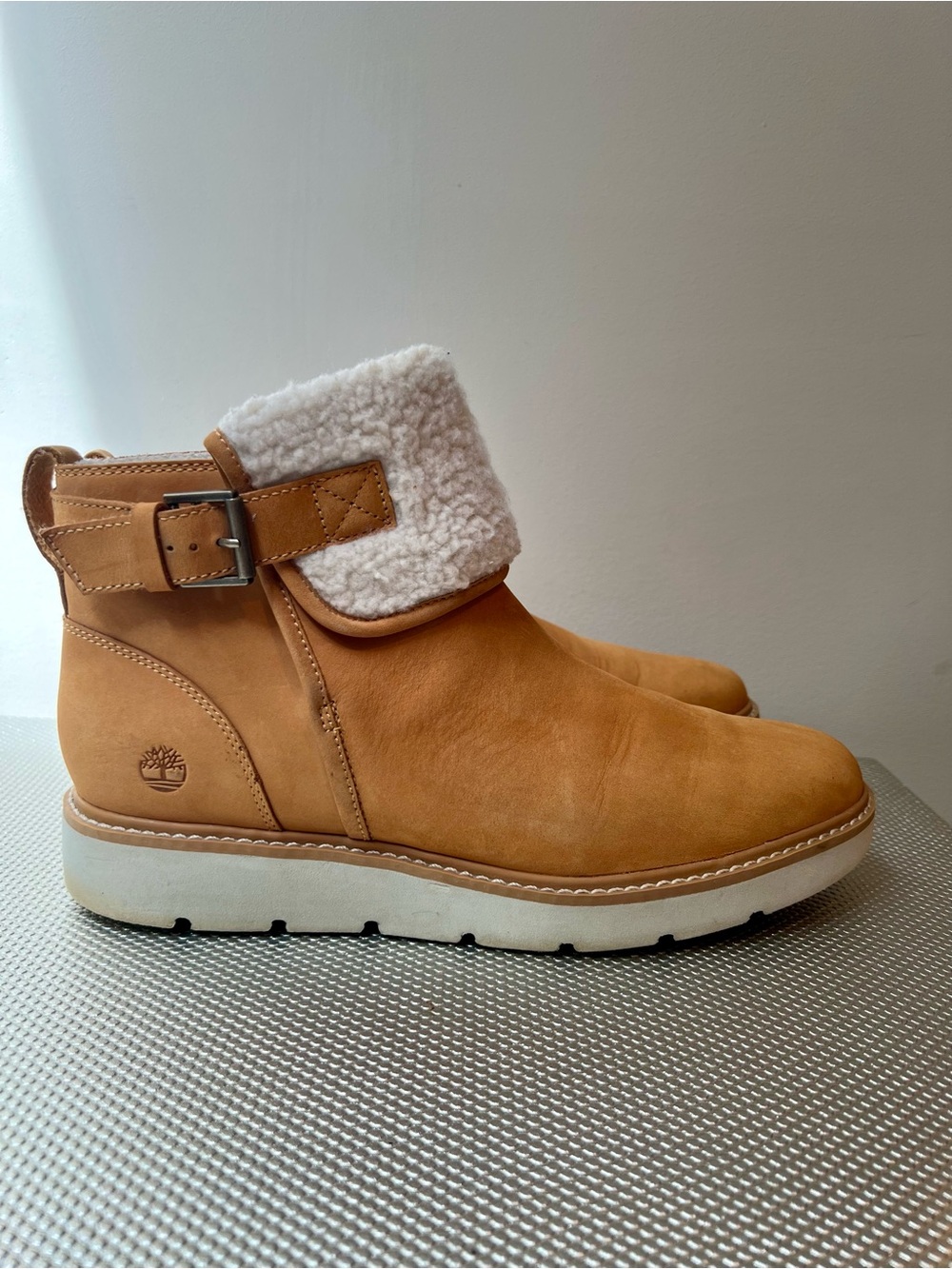 Timberland Womens Kenniston  Fleece Lined Boots Wheat Nubuck Size 10 Buckle